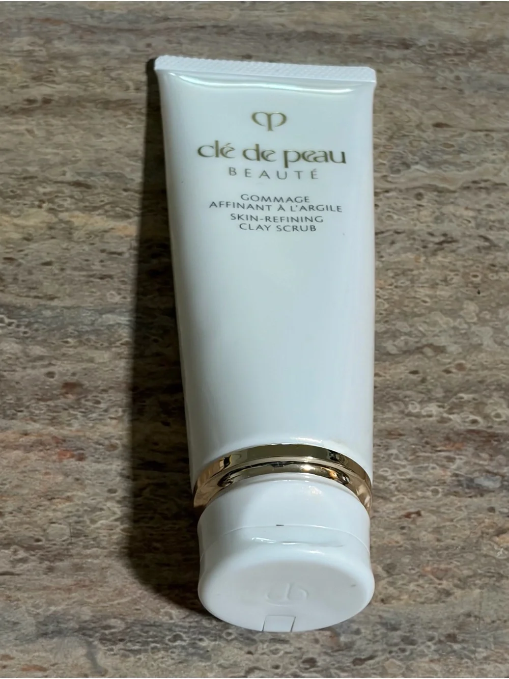 Cle de Peau Skin-Refining Clay Scrub — White